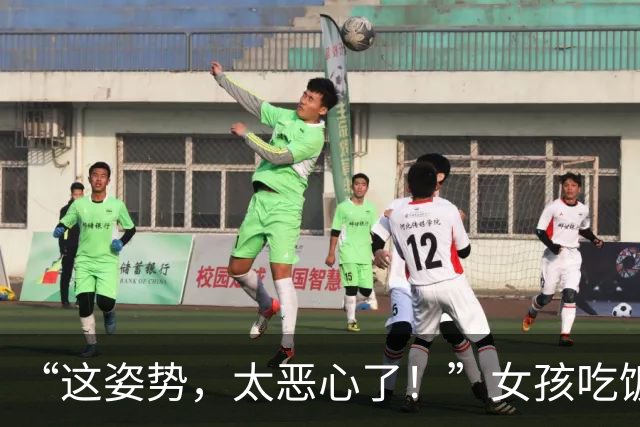 “这姿势，太恶心了！”女孩吃饭视频被群嘲：典型的贫民窟小公主